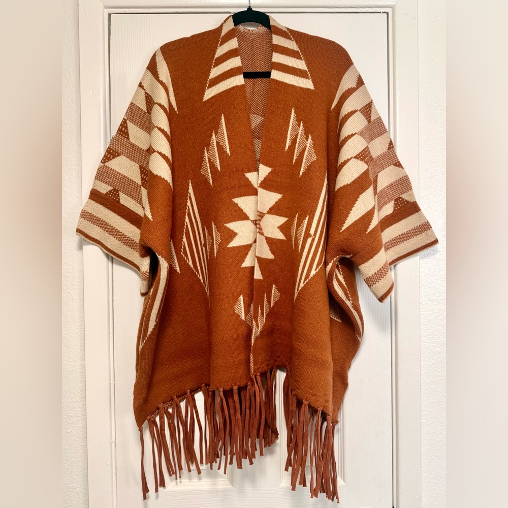 Geometric Patterned Poncho with Fringe - Picture 7 of 8